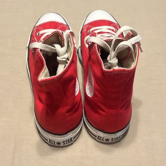 Red 9.5 Converse - Picture 4 of 4